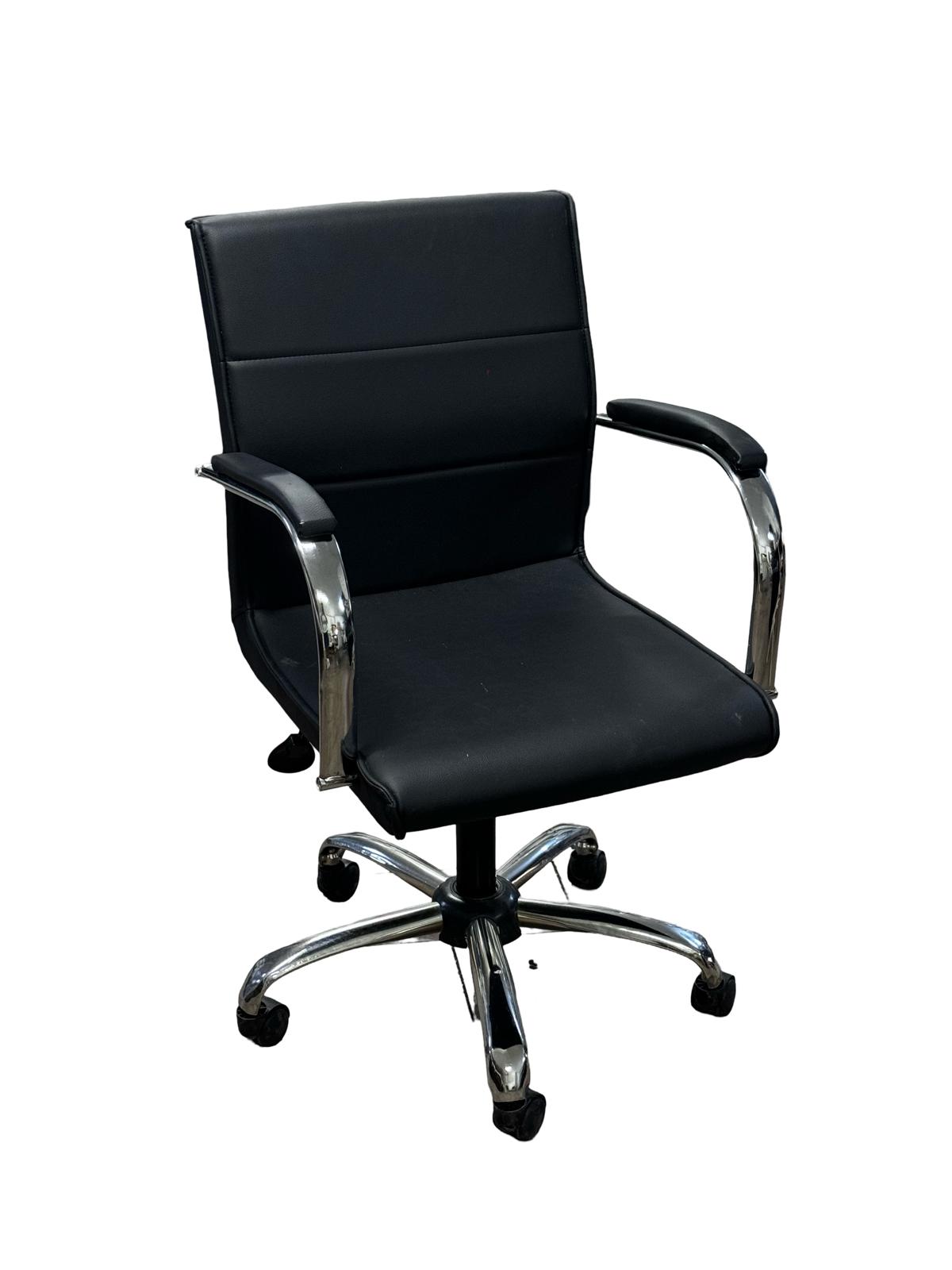 Siyah toplantı sandalyesi 1